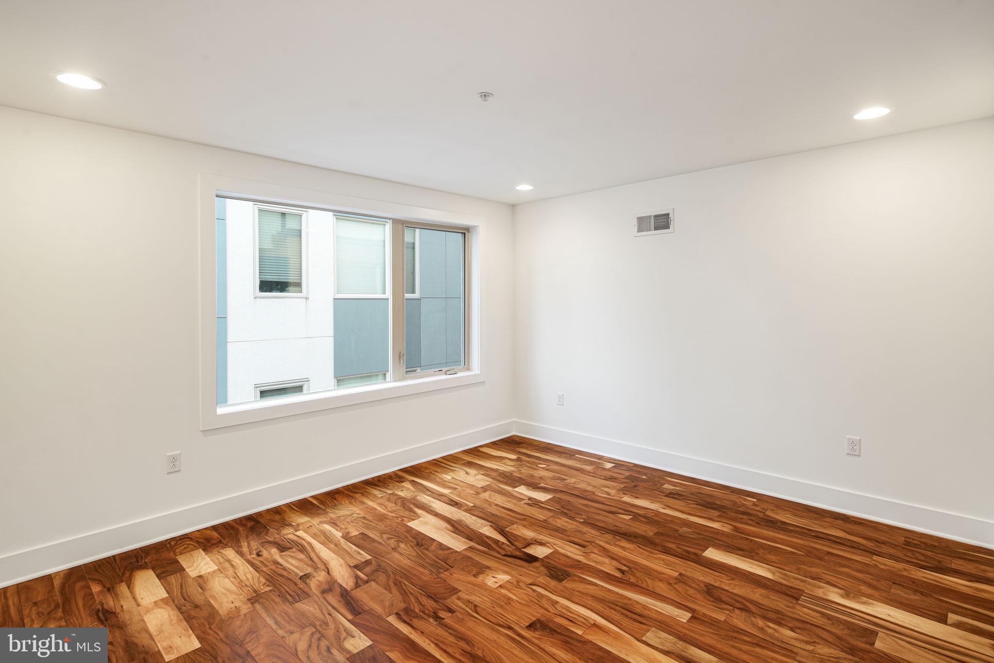 933 N FRONT STREET 37 3