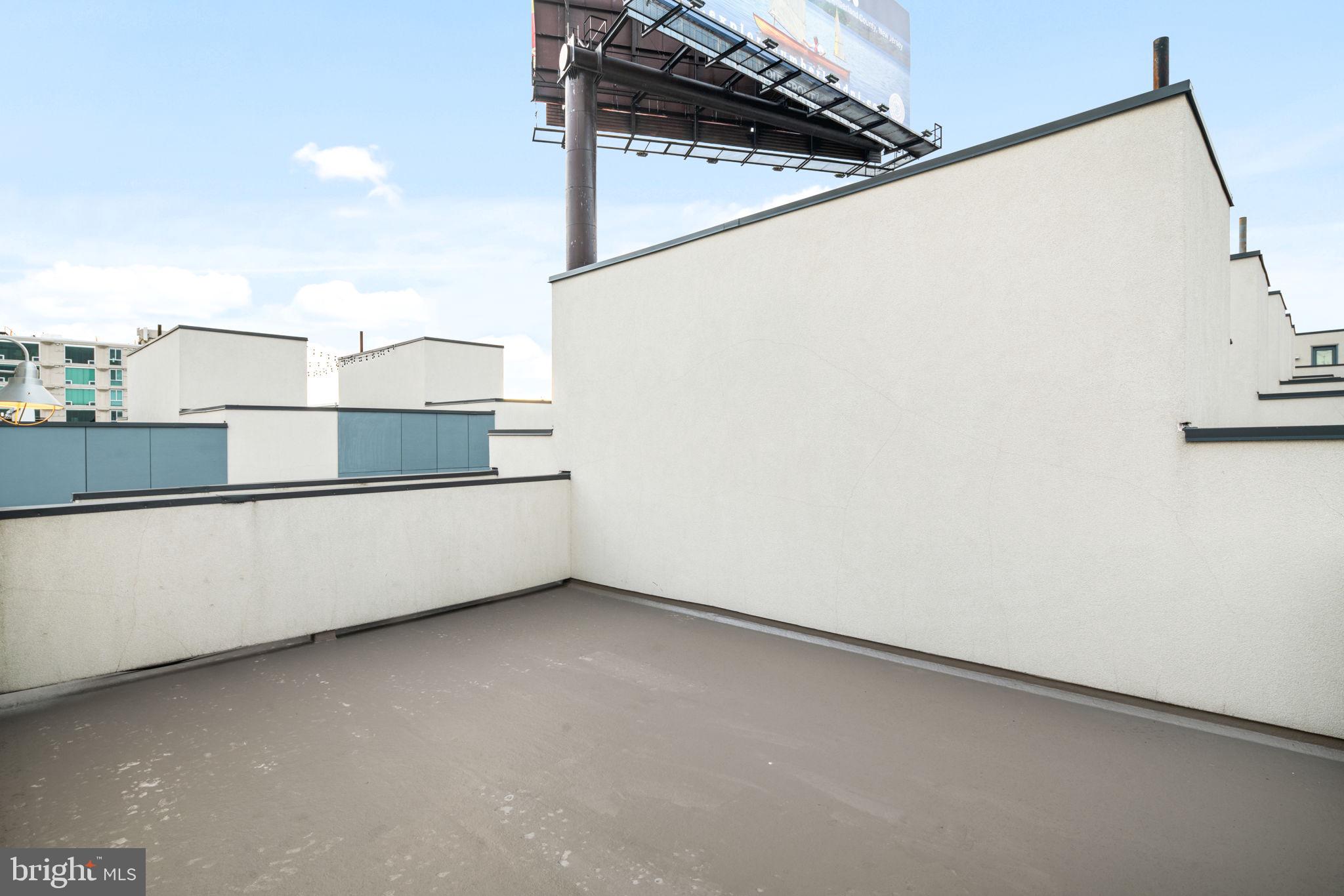 933 N FRONT STREET 37 3