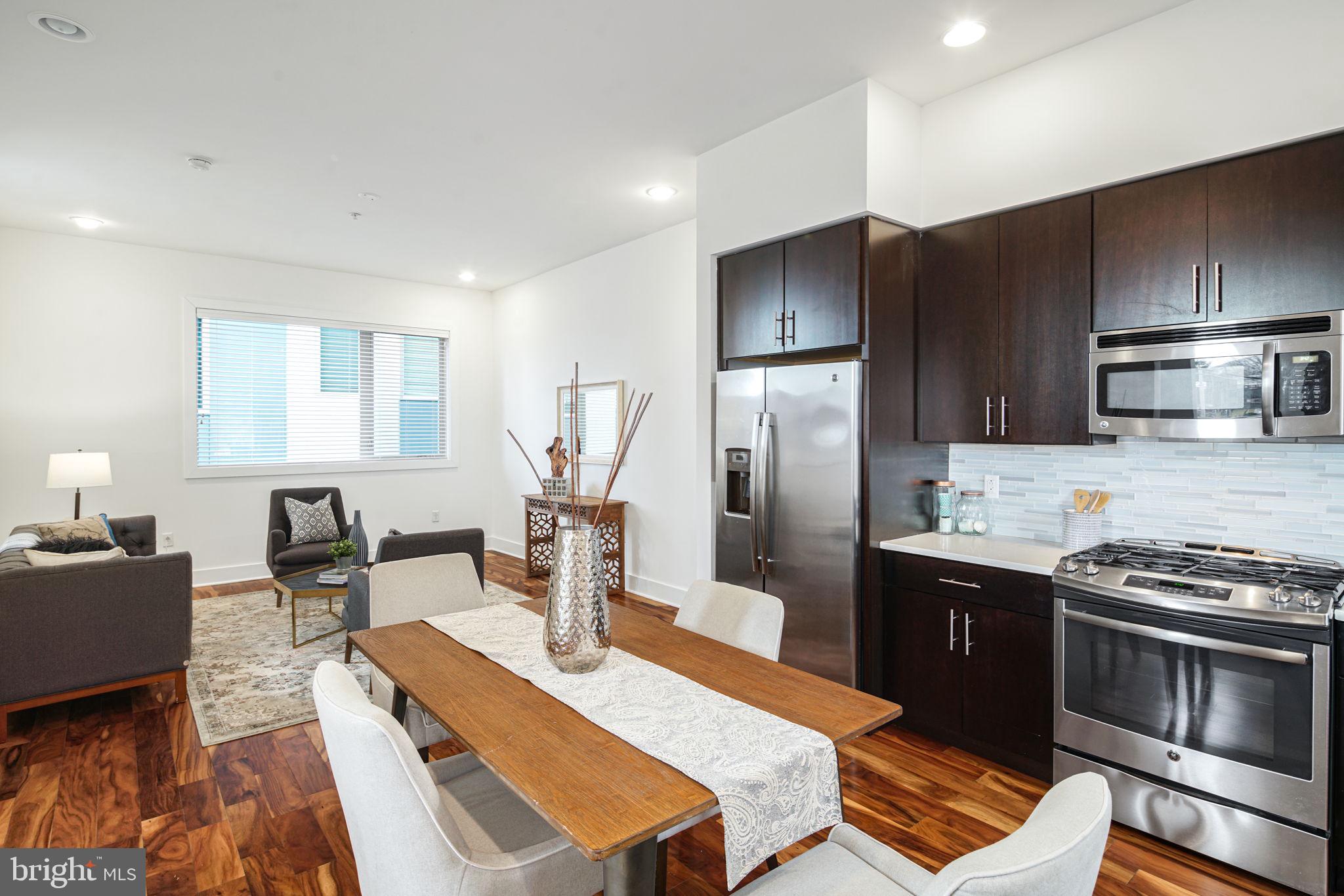 933 N FRONT STREET 37 3