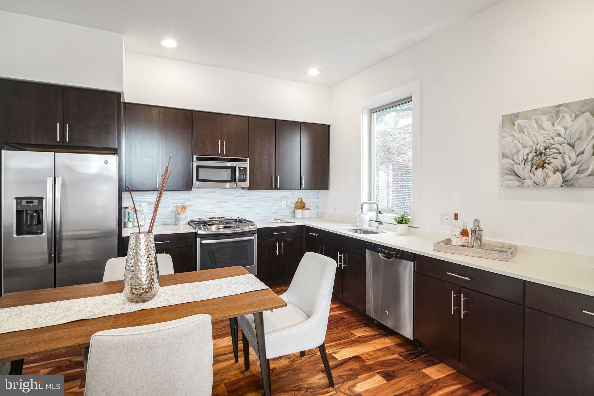 933 N FRONT STREET 37 3