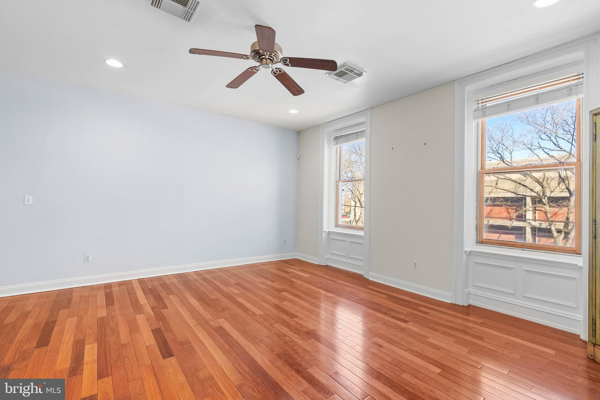 1712 W GIRARD AVENUE