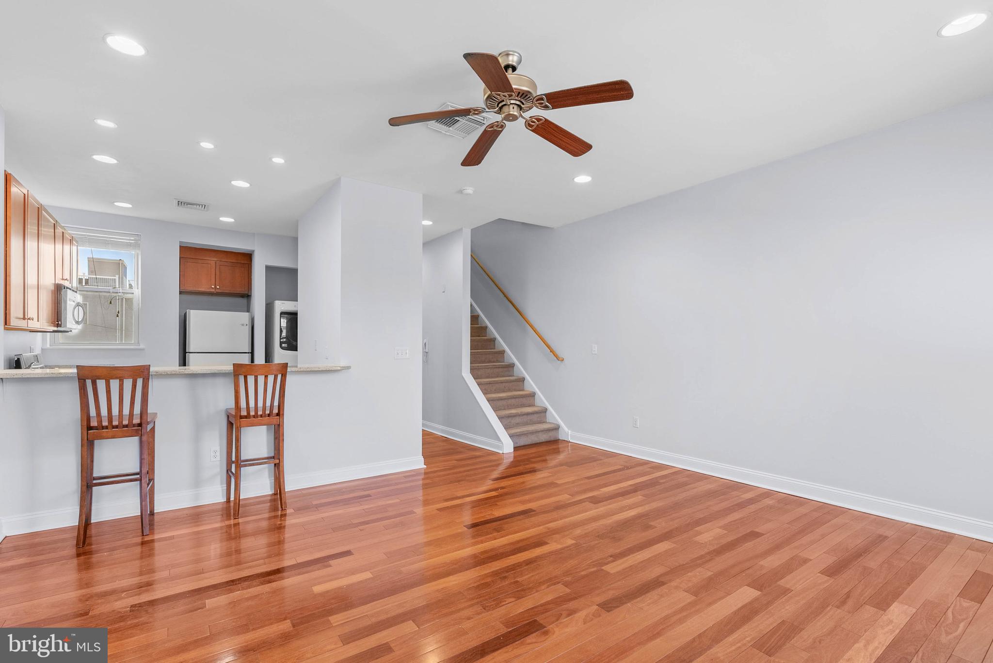 1712 W GIRARD AVENUE