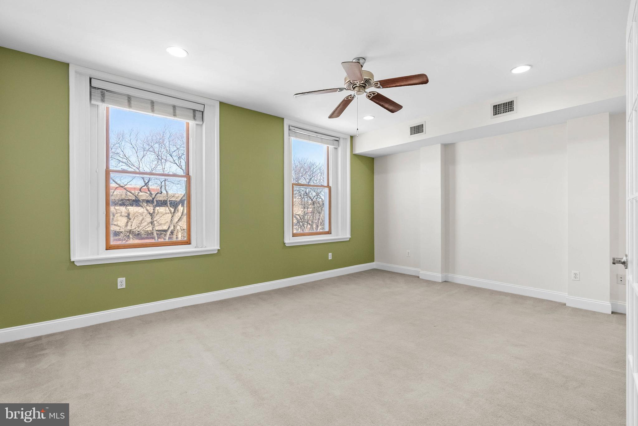 1712 W GIRARD AVENUE