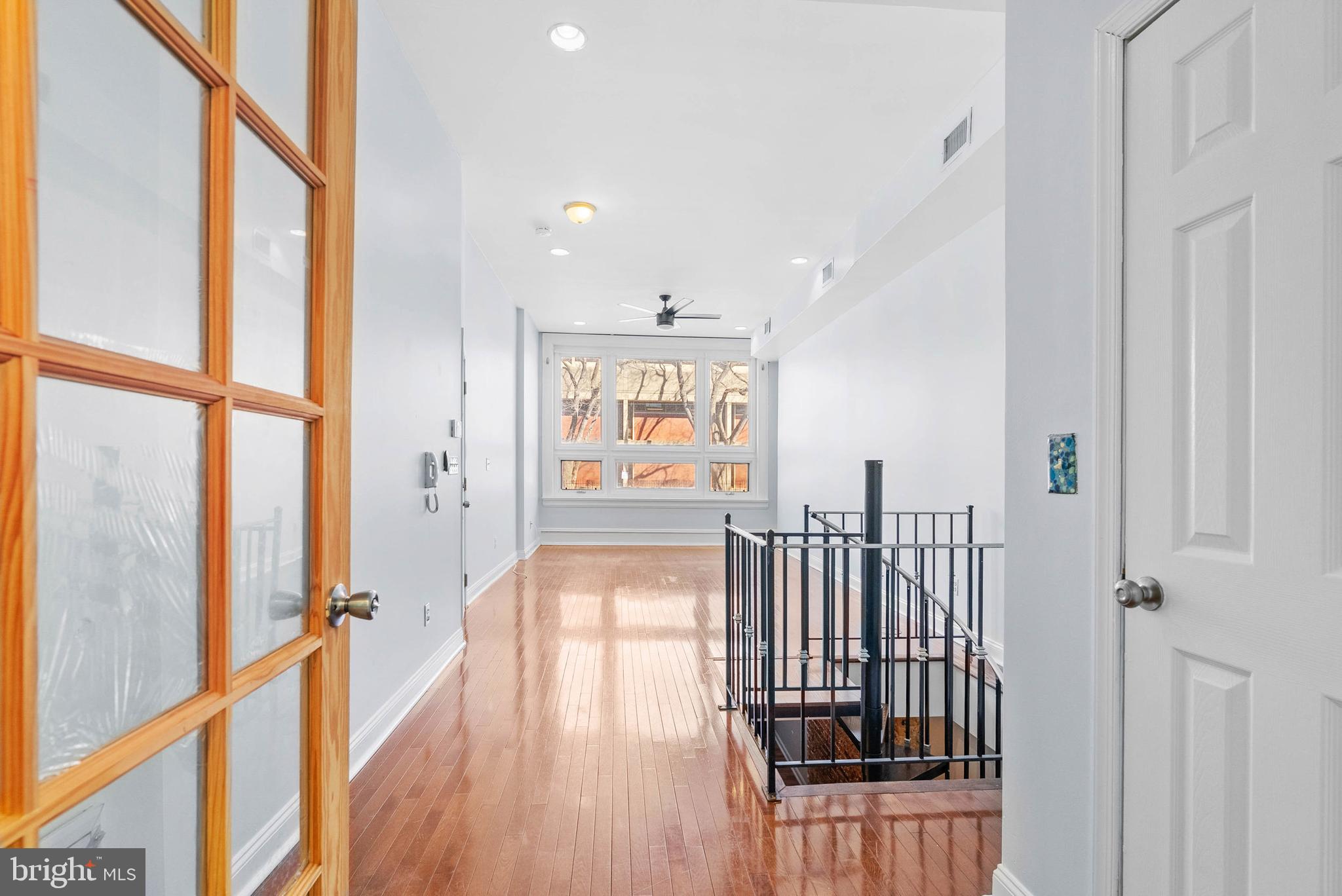 1712 W GIRARD AVENUE