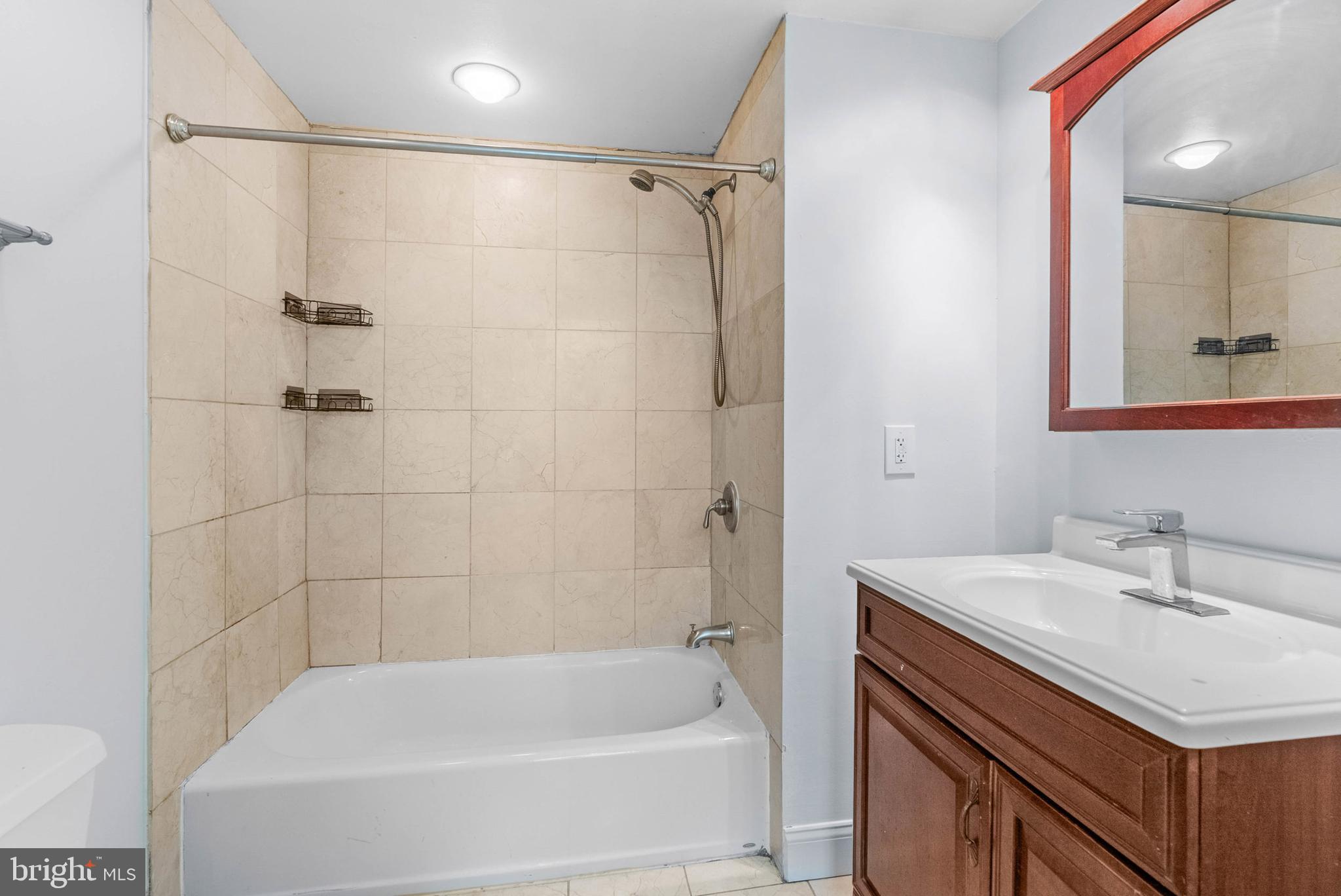 1712 W GIRARD AVENUE