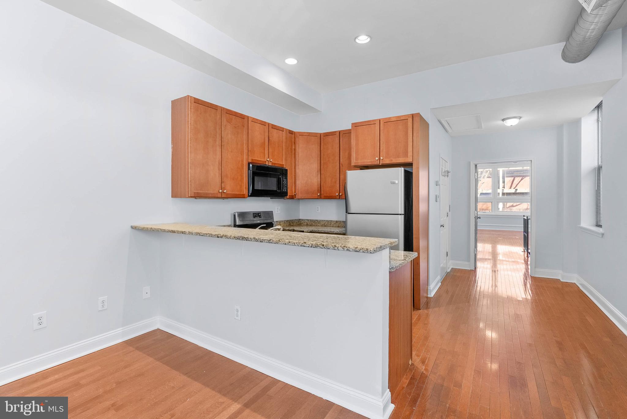 1712 W GIRARD AVENUE