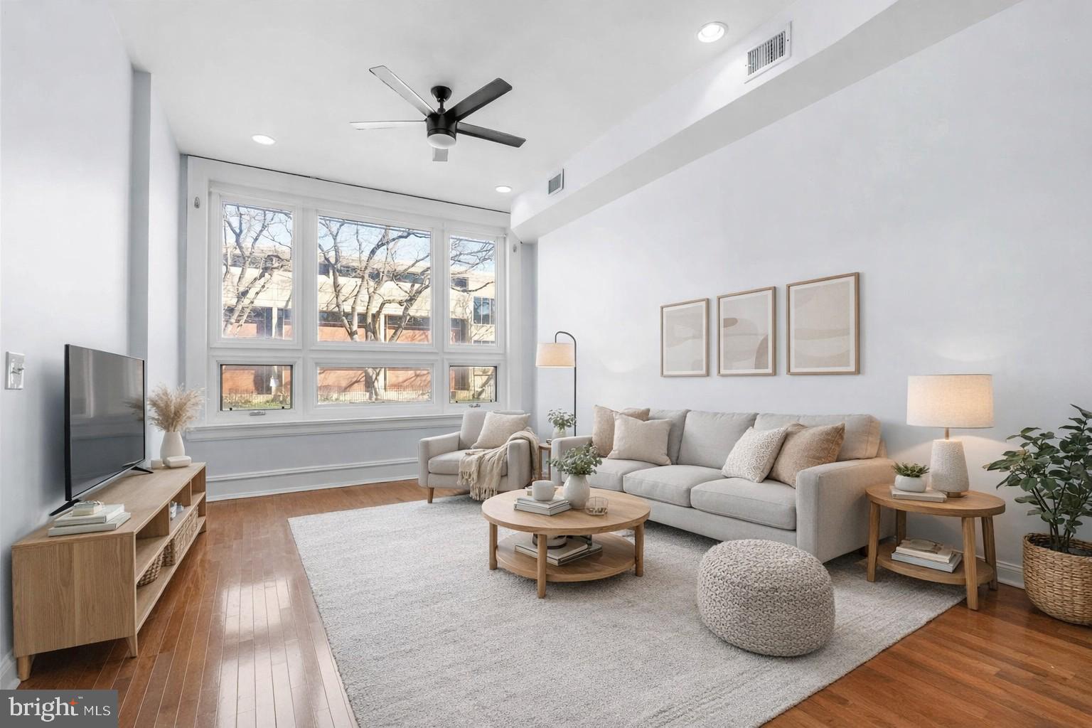 1712 W GIRARD AVENUE