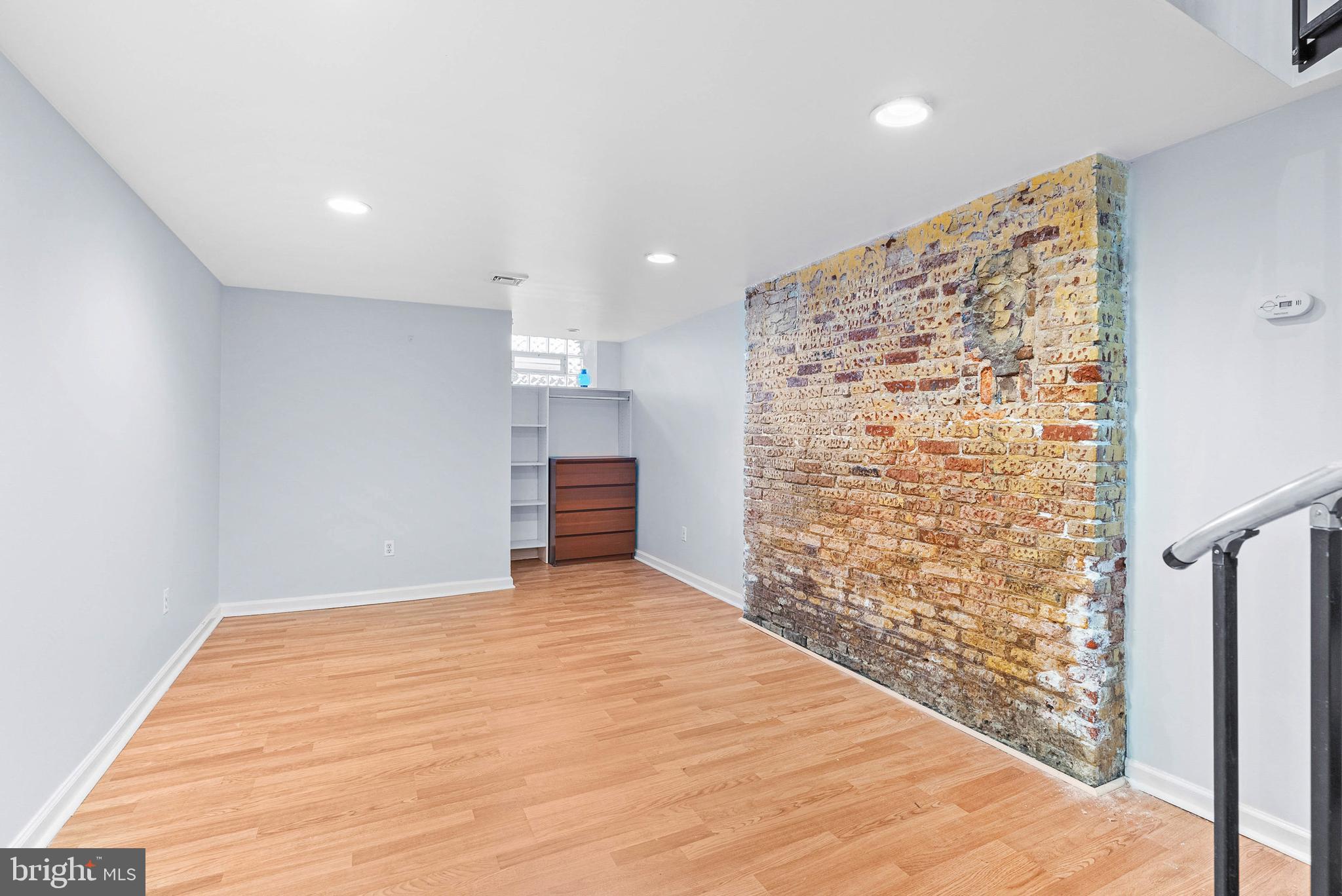 1712 W GIRARD AVENUE