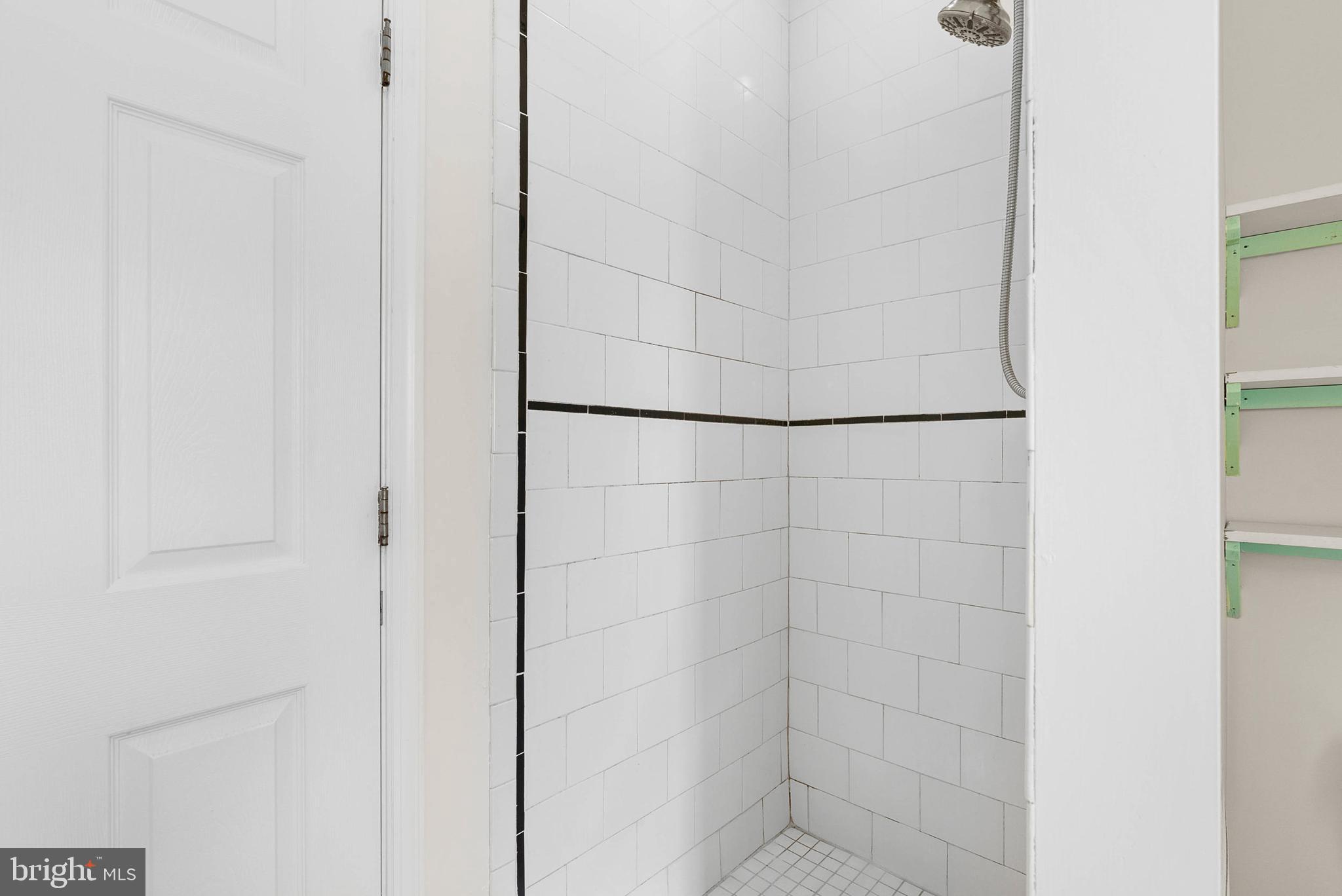 1712 W GIRARD AVENUE