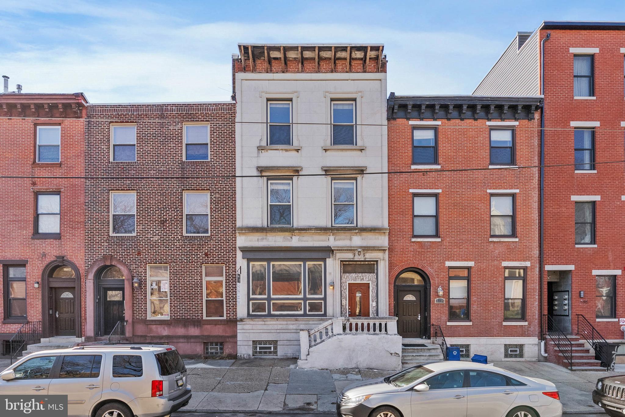 1712 W GIRARD AVENUE