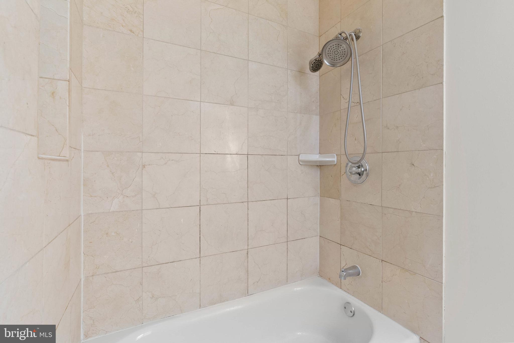 1712 W GIRARD AVENUE