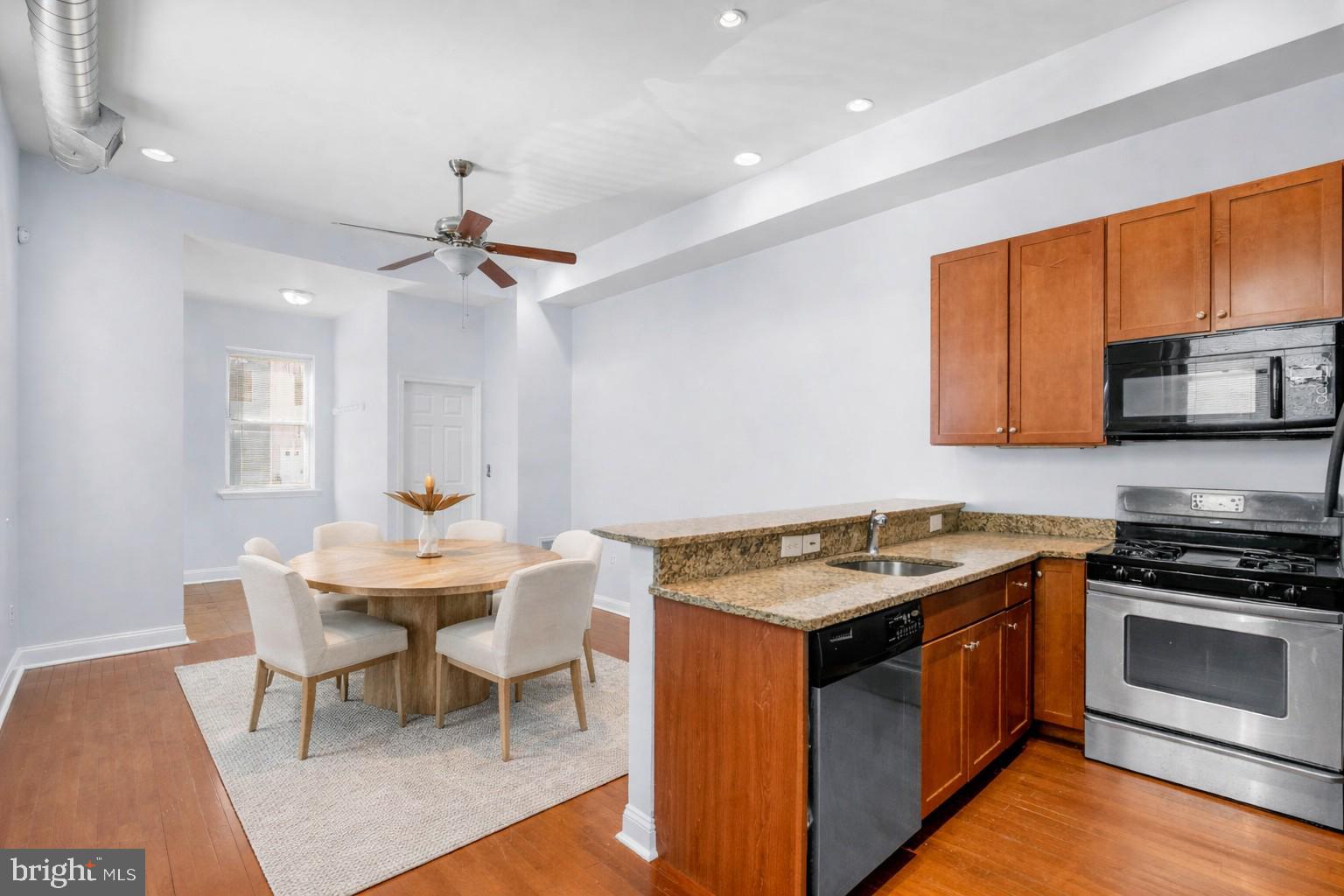 1712 W GIRARD AVENUE