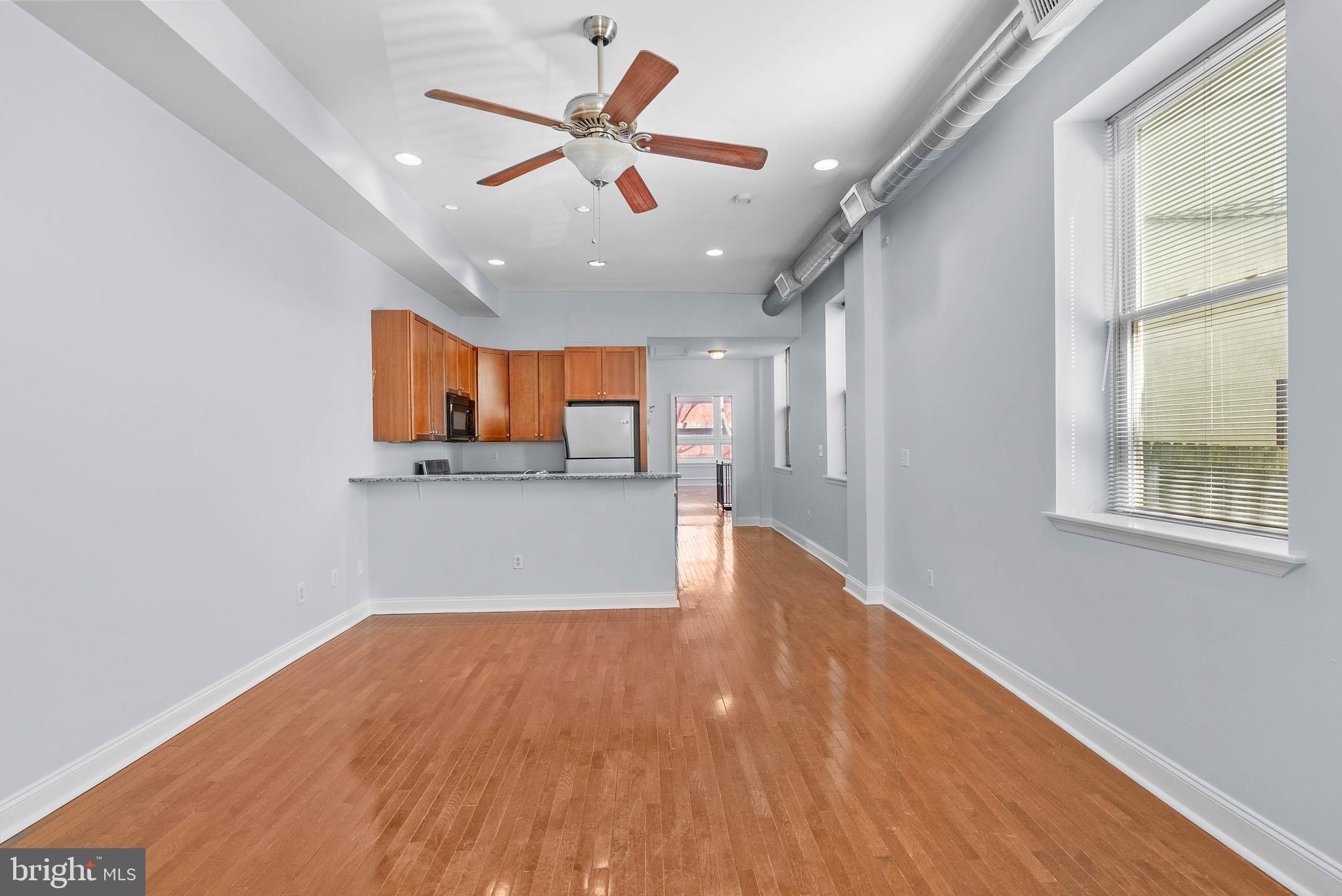 1712 W GIRARD AVENUE