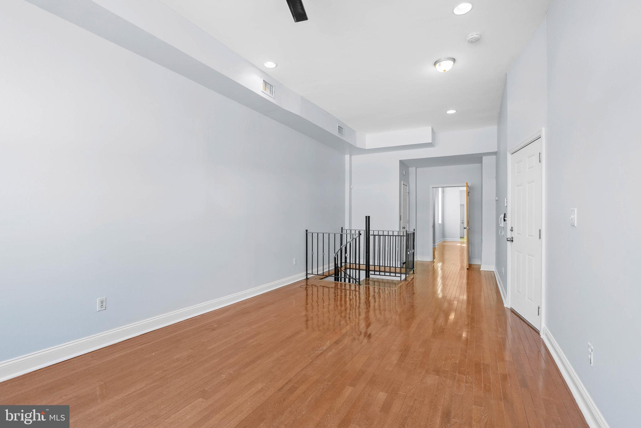 1712 W GIRARD AVENUE