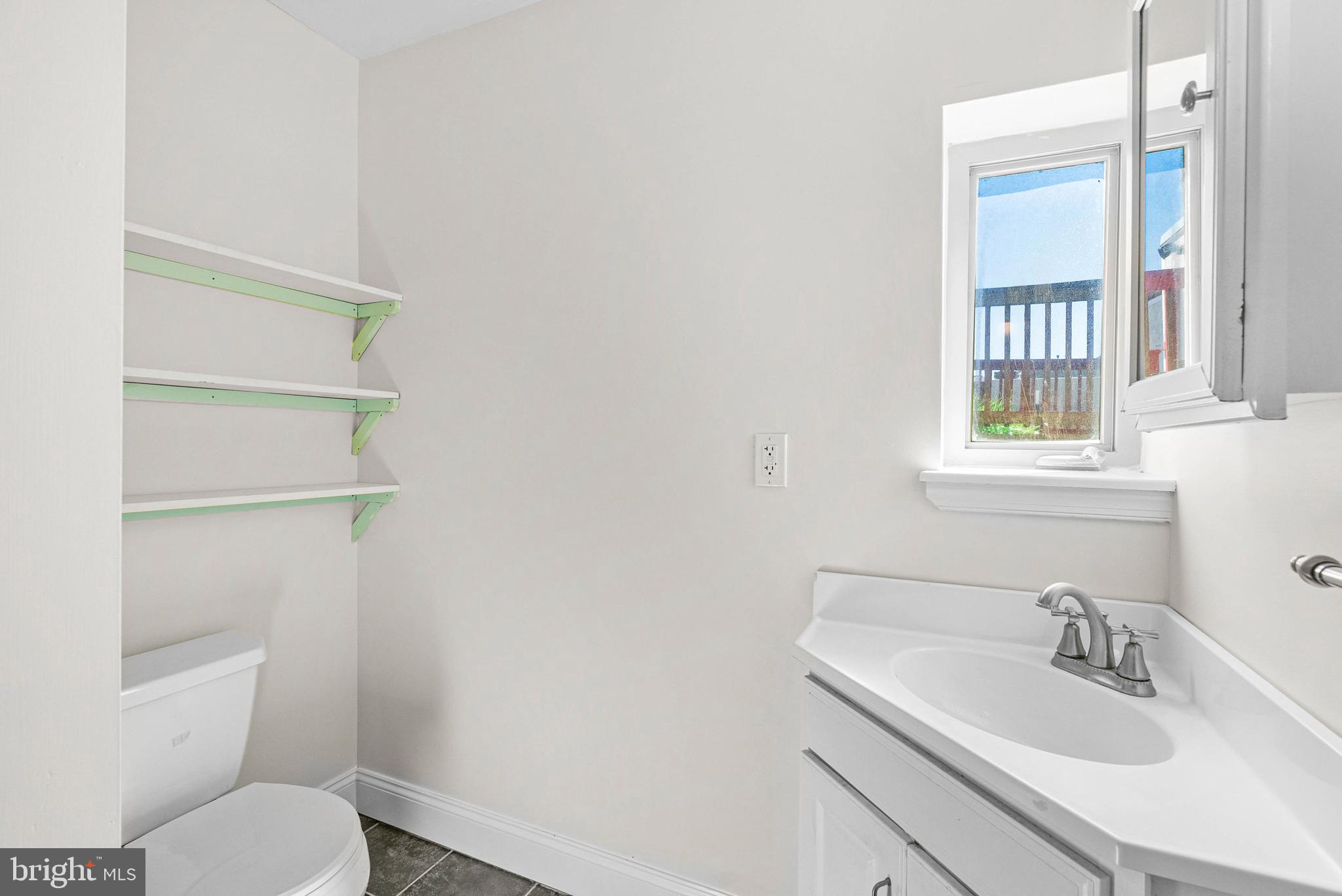 1712 W GIRARD AVENUE