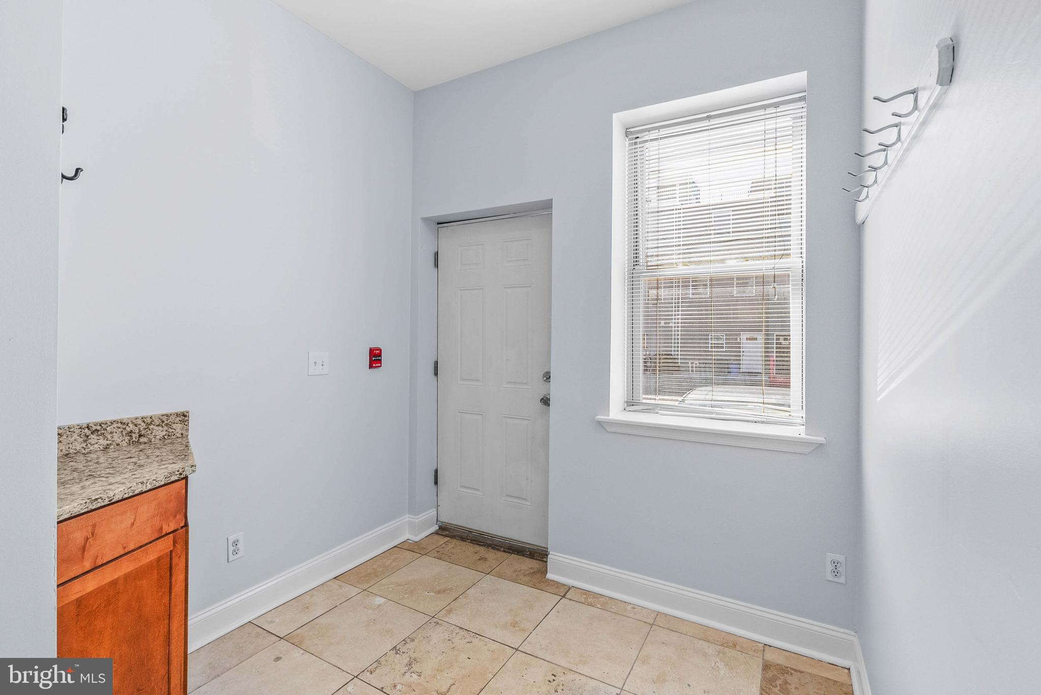 1712 W GIRARD AVENUE