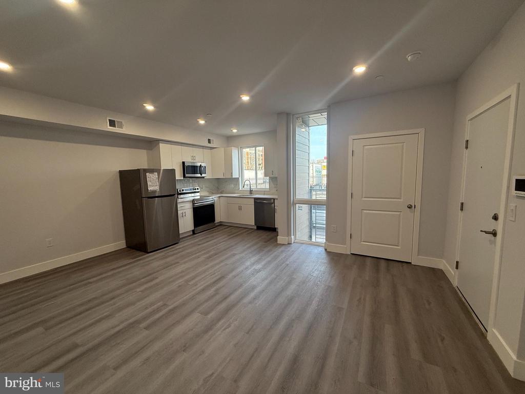 800 CALLOWHILL STREET 8 APT 1