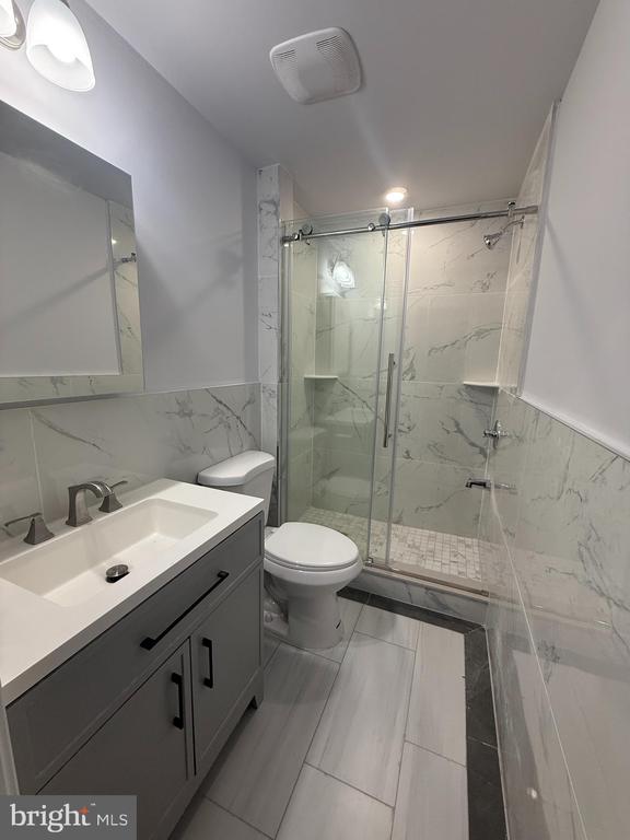 800 CALLOWHILL STREET 8 APT 1
