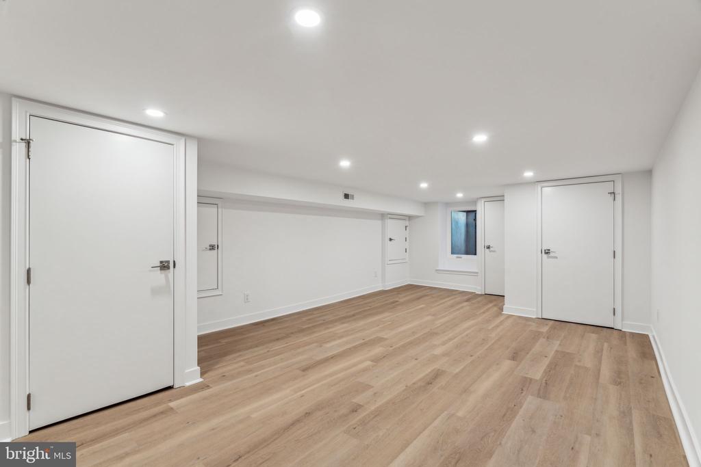614 CARPENTER STREET