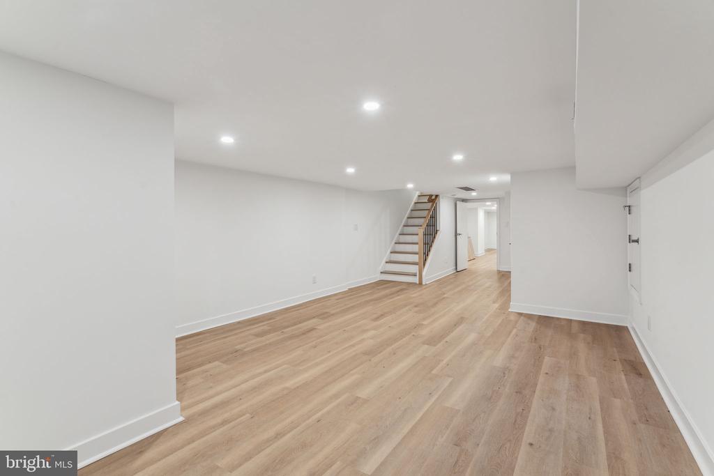 614 CARPENTER STREET