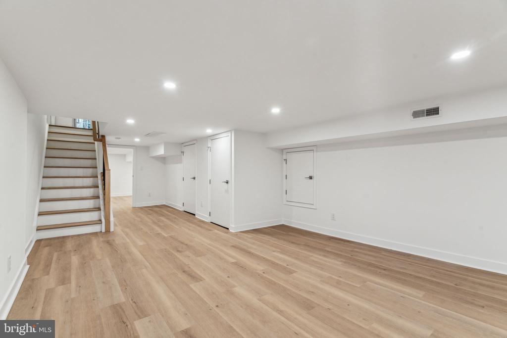 614 CARPENTER STREET