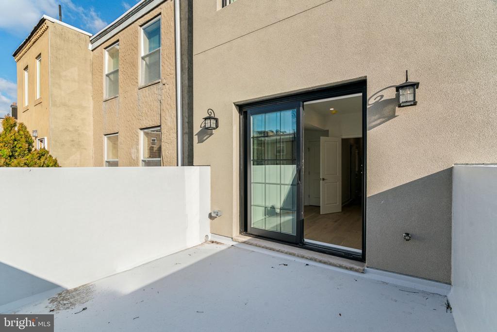 614 CARPENTER STREET