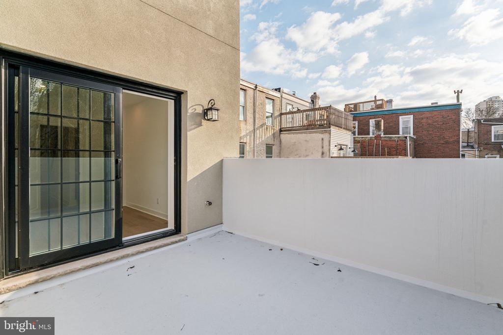 614 CARPENTER STREET
