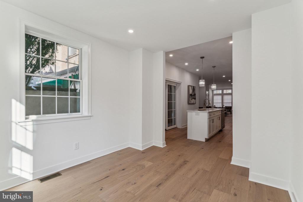614 CARPENTER STREET