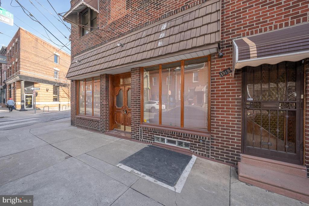 1515 E PASSYUNK AVENUE