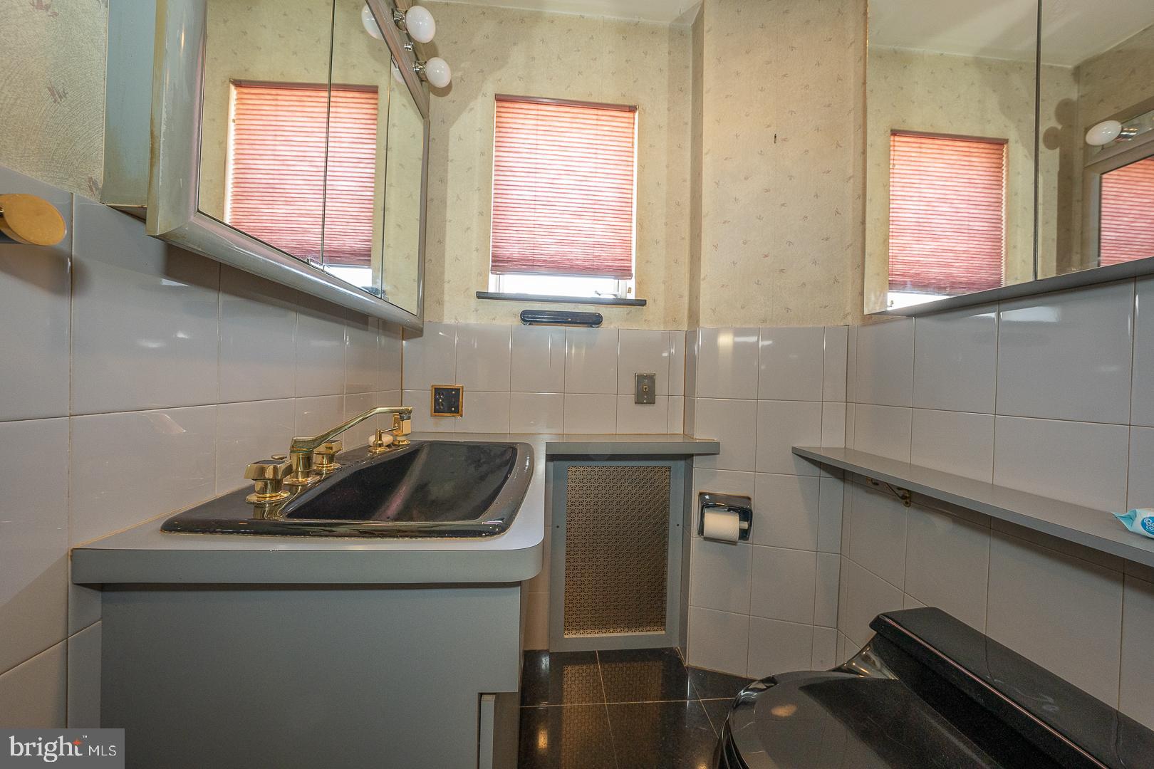 1515 E PASSYUNK AVENUE