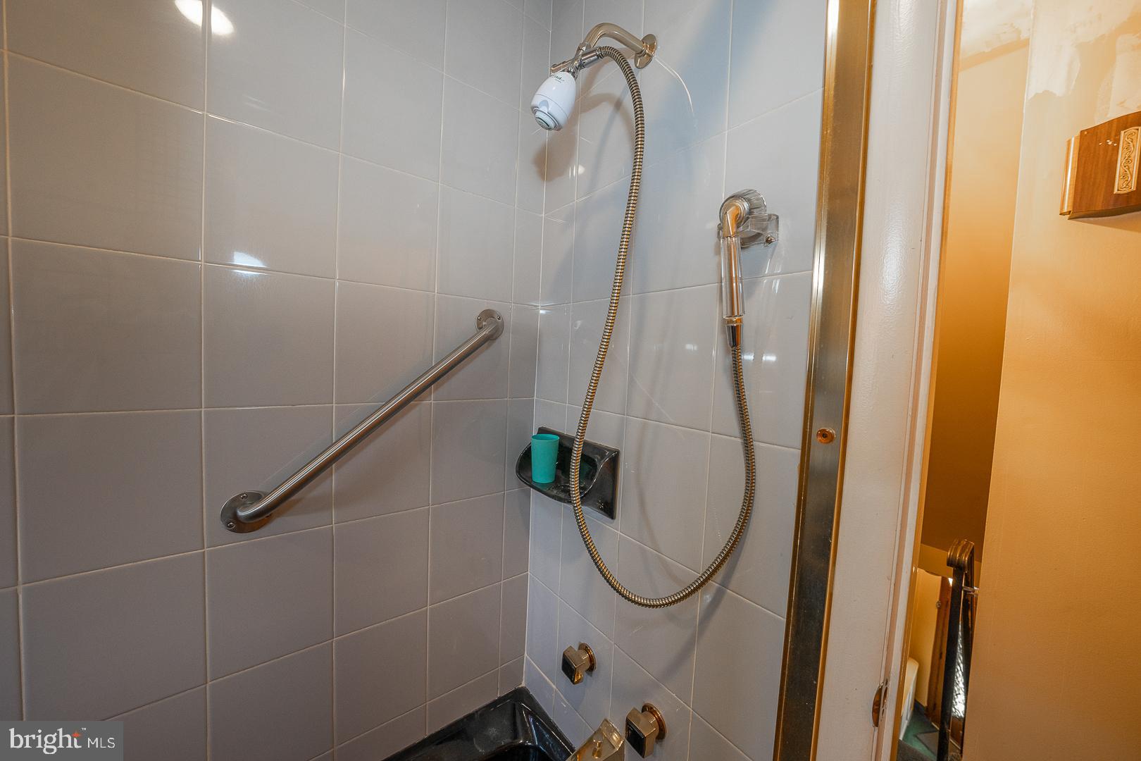 1515 E PASSYUNK AVENUE