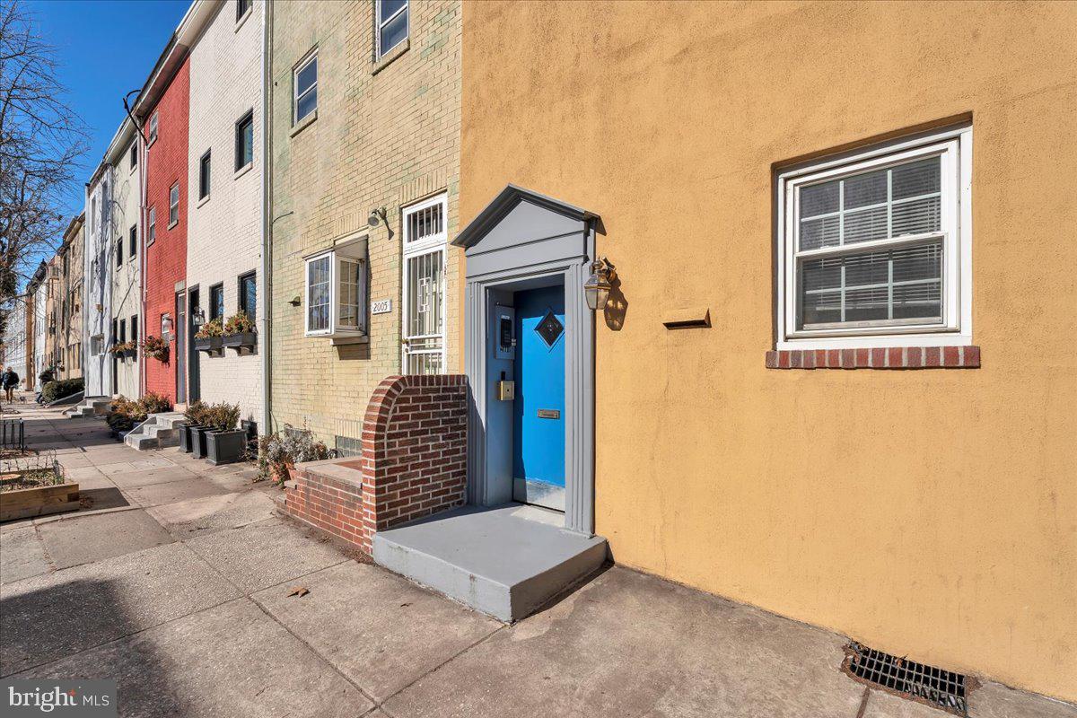 2001 LOMBARD STREET 3