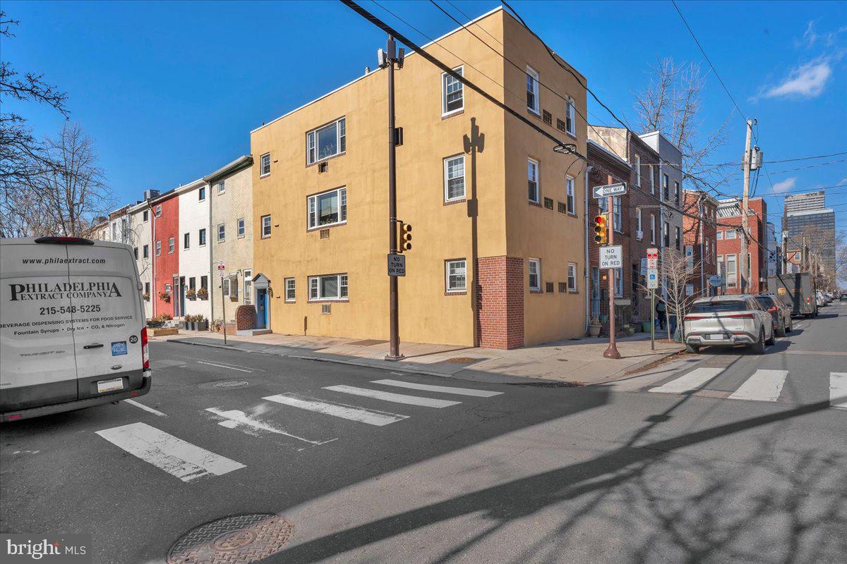2001 LOMBARD STREET 3
