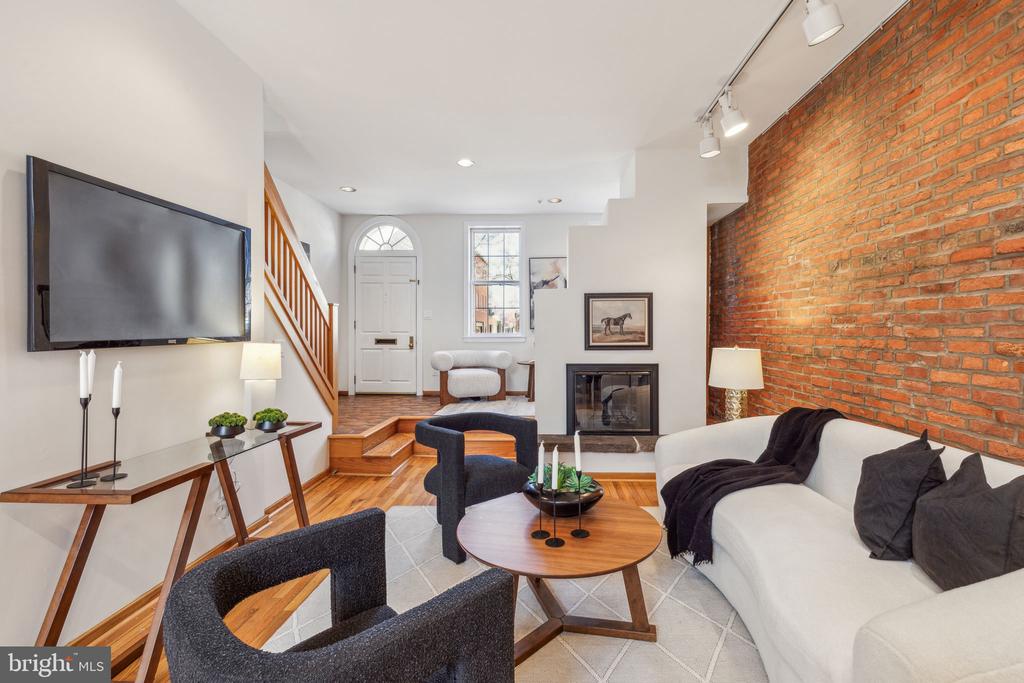 331 S 6TH STREET