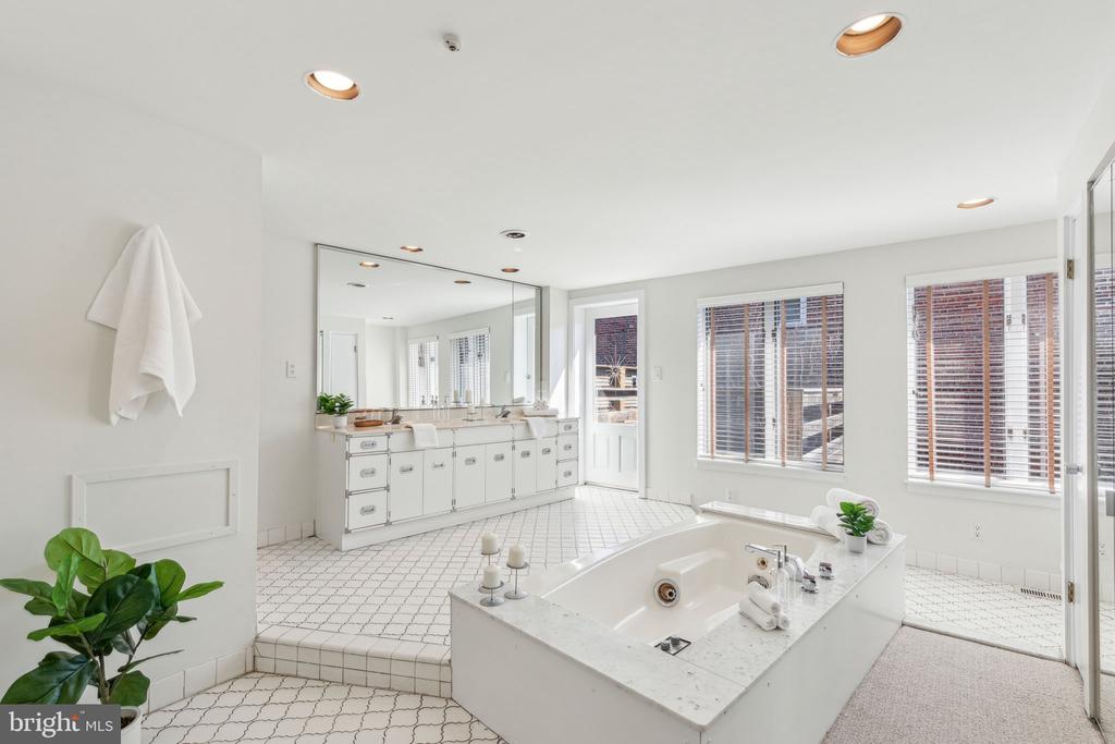 331 S 6TH STREET