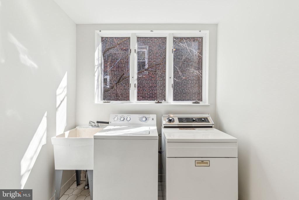 331 S 6TH STREET