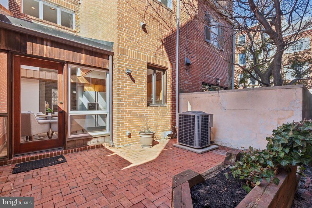 331 S 6TH STREET