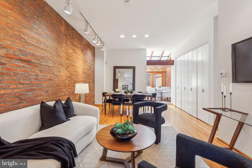 331 S 6TH STREET