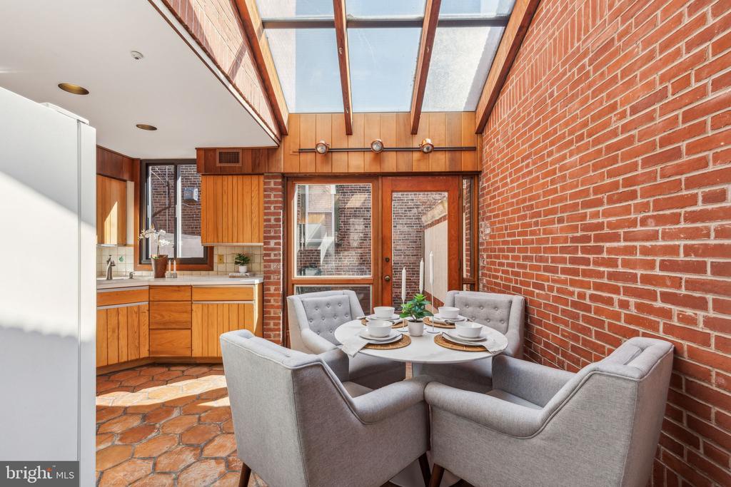 331 S 6TH STREET