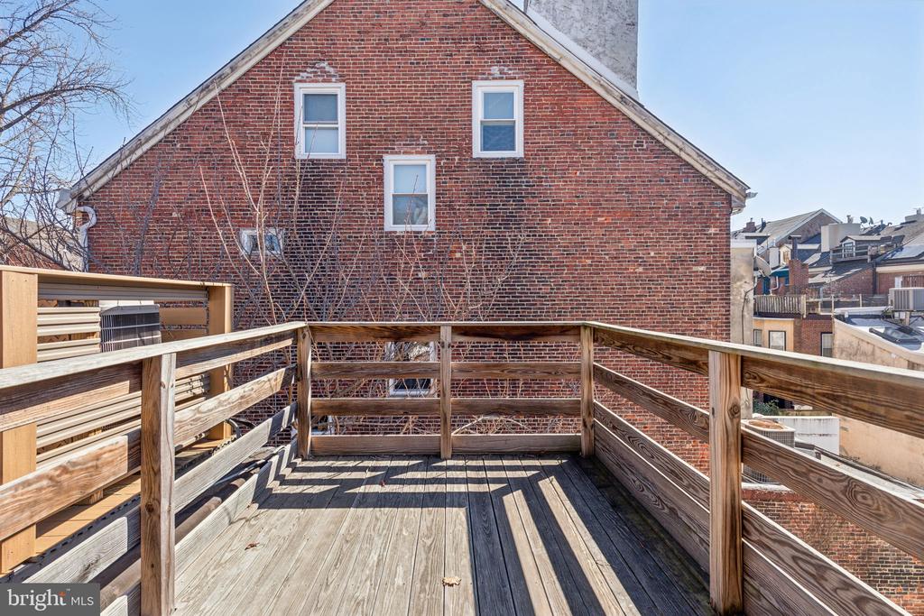 331 S 6TH STREET