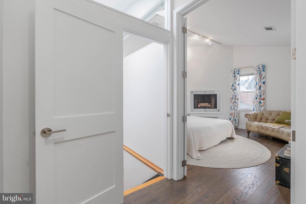 911 BONAPARTE COURT