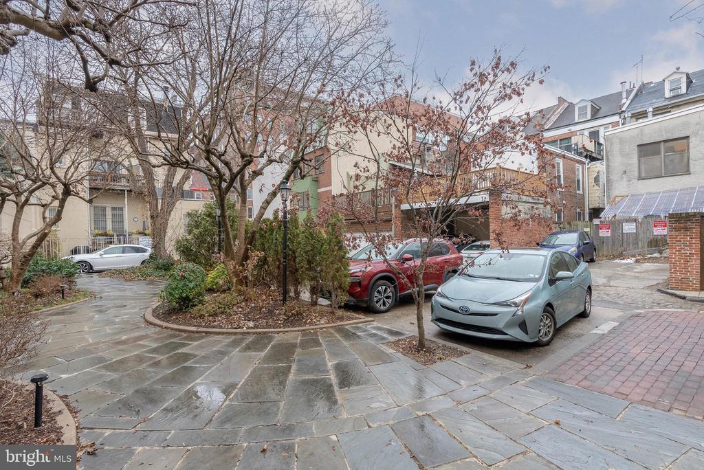 911 BONAPARTE COURT