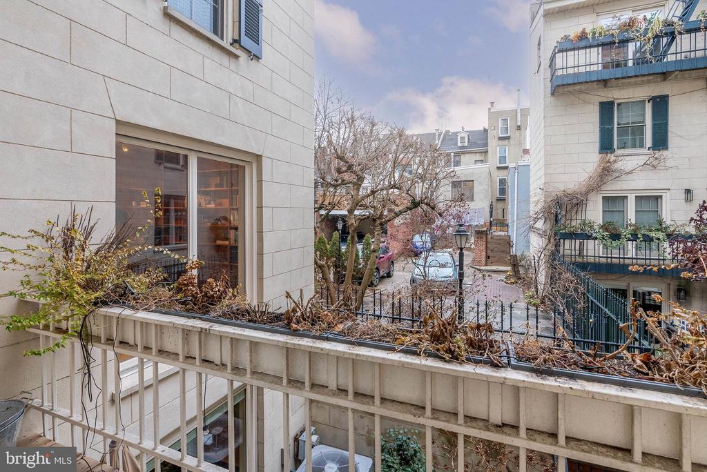 911 BONAPARTE COURT