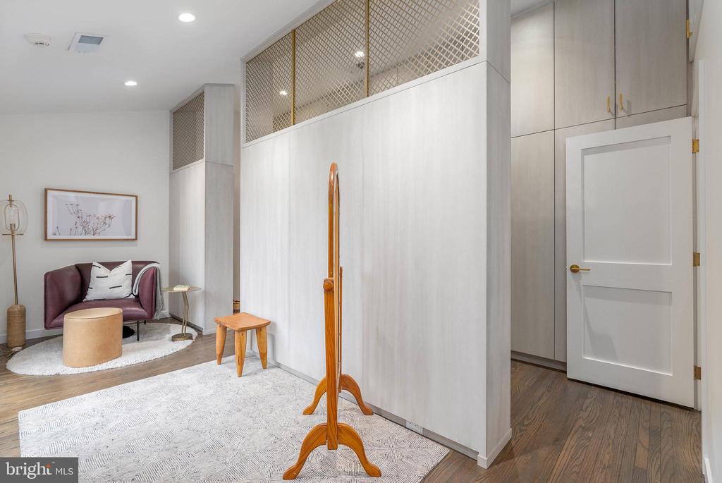 911 BONAPARTE COURT