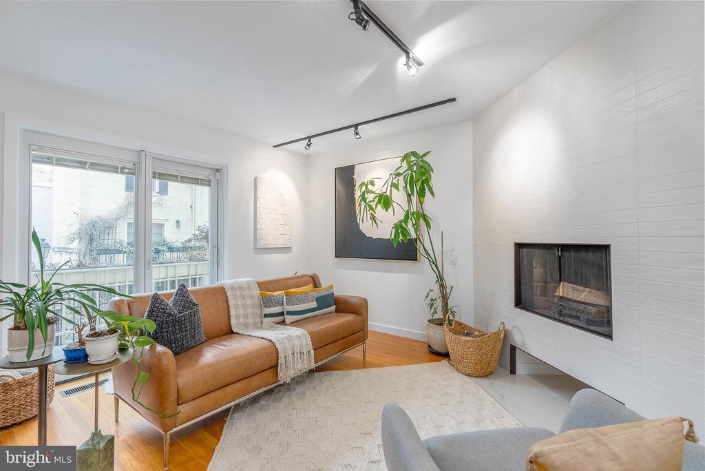 911 BONAPARTE COURT