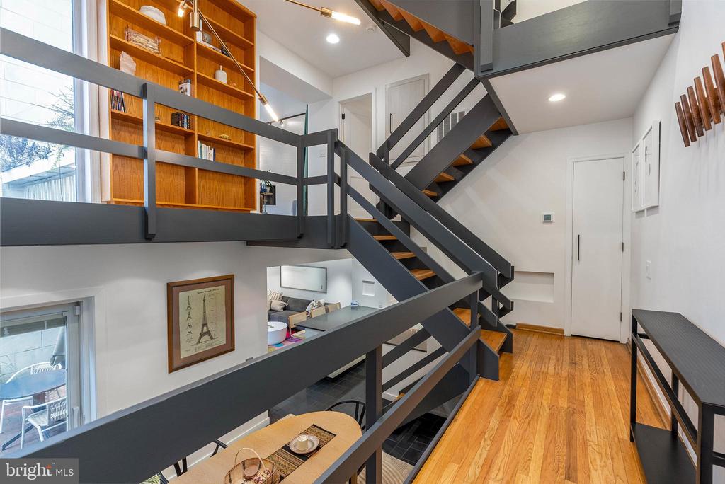 911 BONAPARTE COURT