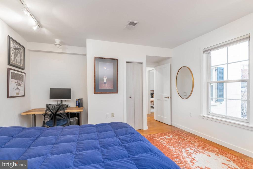911 BONAPARTE COURT