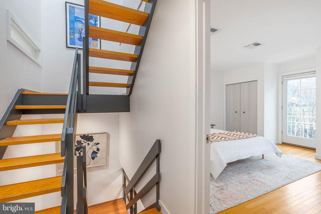 911 BONAPARTE COURT