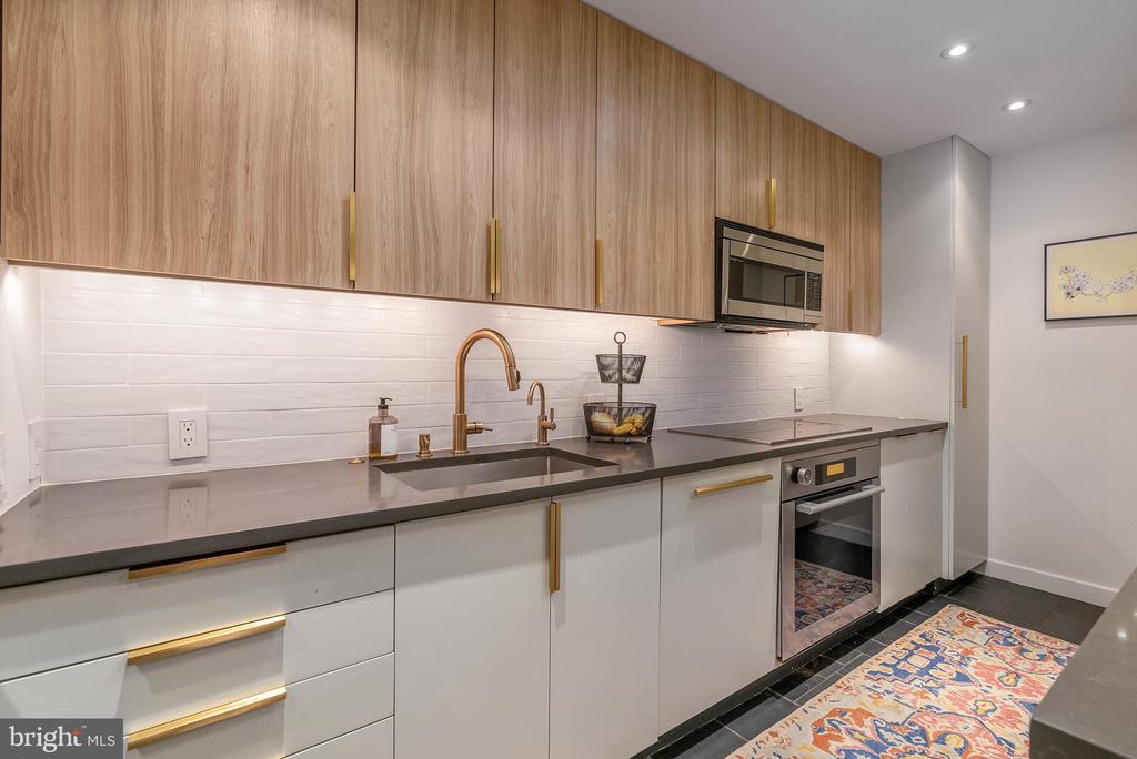 911 BONAPARTE COURT