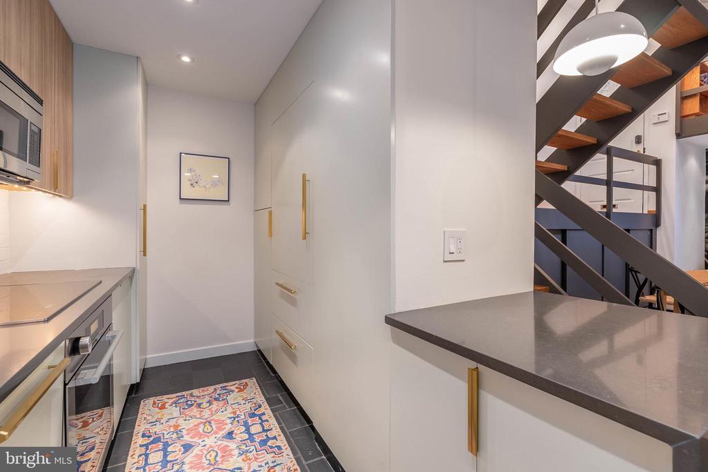 911 BONAPARTE COURT